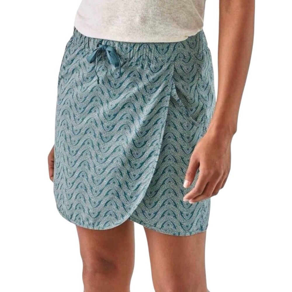 Patagonia Women's Fleetwith Skort Skirt Size Large Green